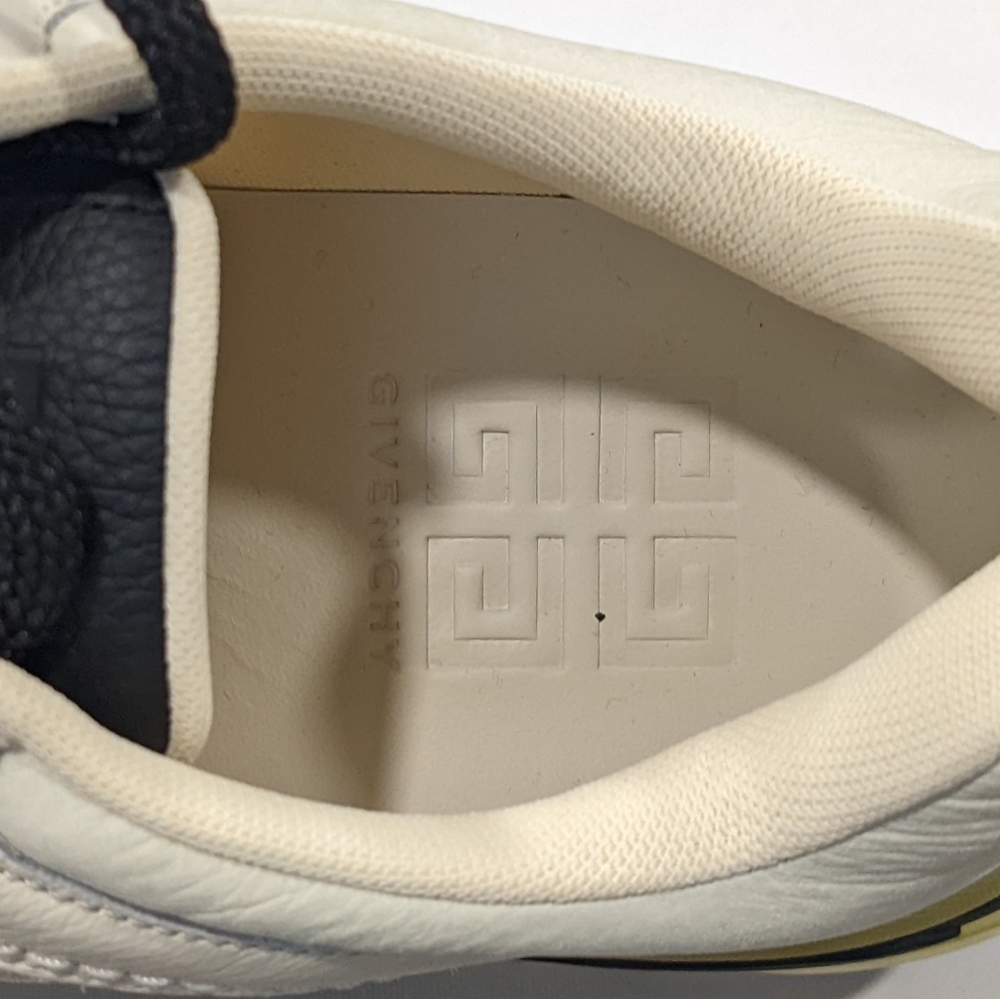 Mens Givenchy "Giv 1" Leather Signature Sneakers Off-White - Picture 6 of 9
